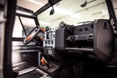 Land Rover Defender - Quick Road