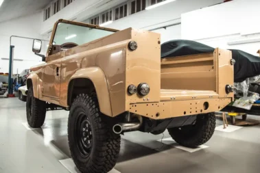 Land Rover Defender - Quick Road