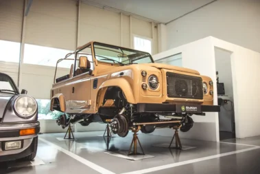 Land Rover Defender - Quick Road